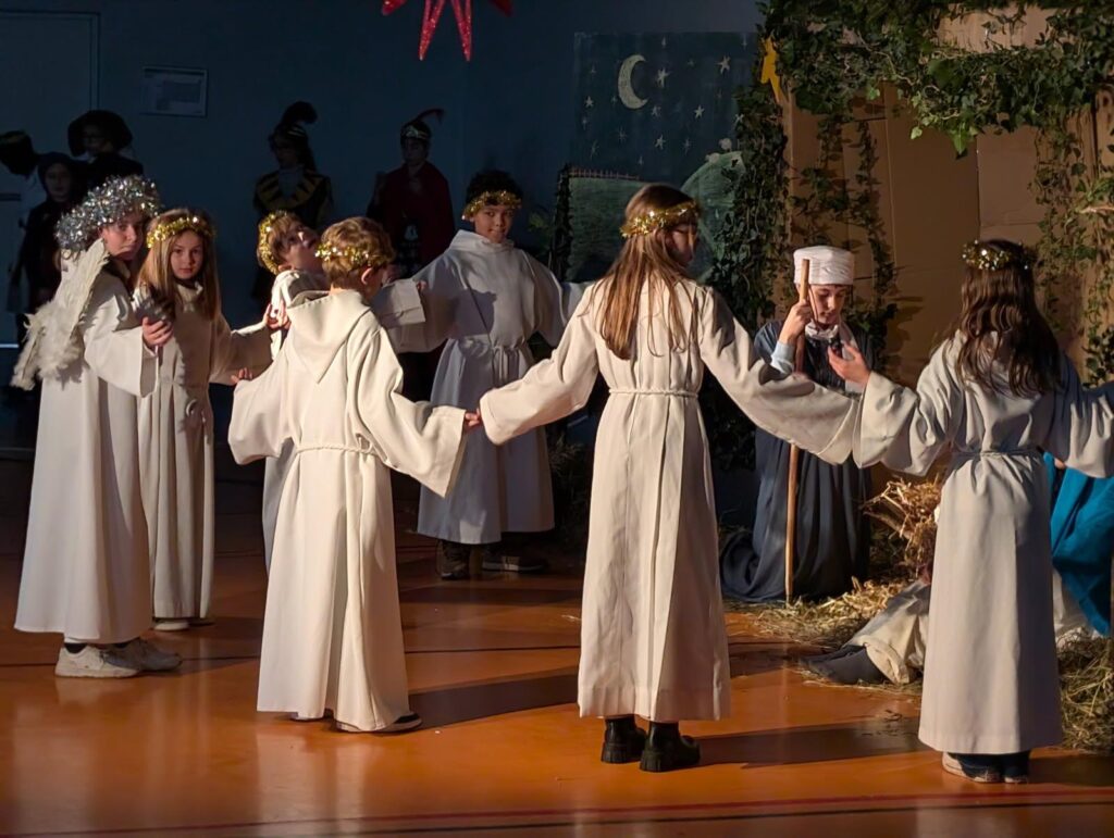 une-grande-fete-de-noel-pour-toute-la-communaute-scolaire