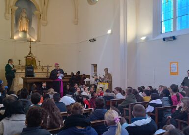 notre-eveque-rencontre-nos-premiers-communiants